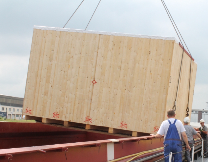 DEUFOL-Exportverpackung wird am Standort Dortmund verladen